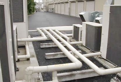 冷凍空調機器の室外機と配管